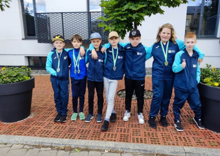 Jaunieji Radviliškio plaukikai iš Kauno grįžo pasidabinę medaliais