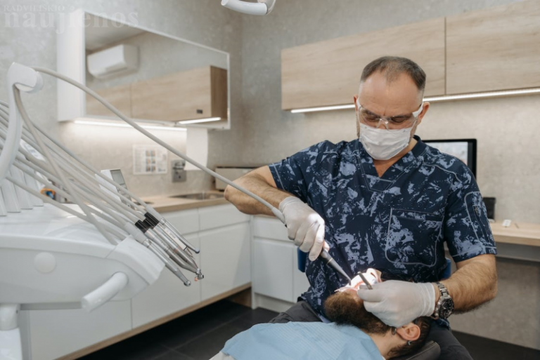 Dantų implantai – bet kokio amžiaus asmenims