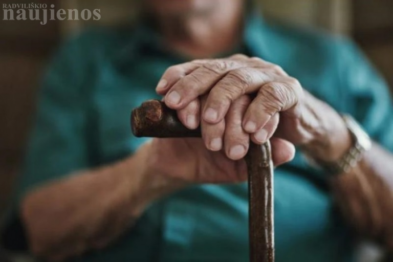 88-erių metų šeduvę aplankiusi viešnia išviliojo pinigus